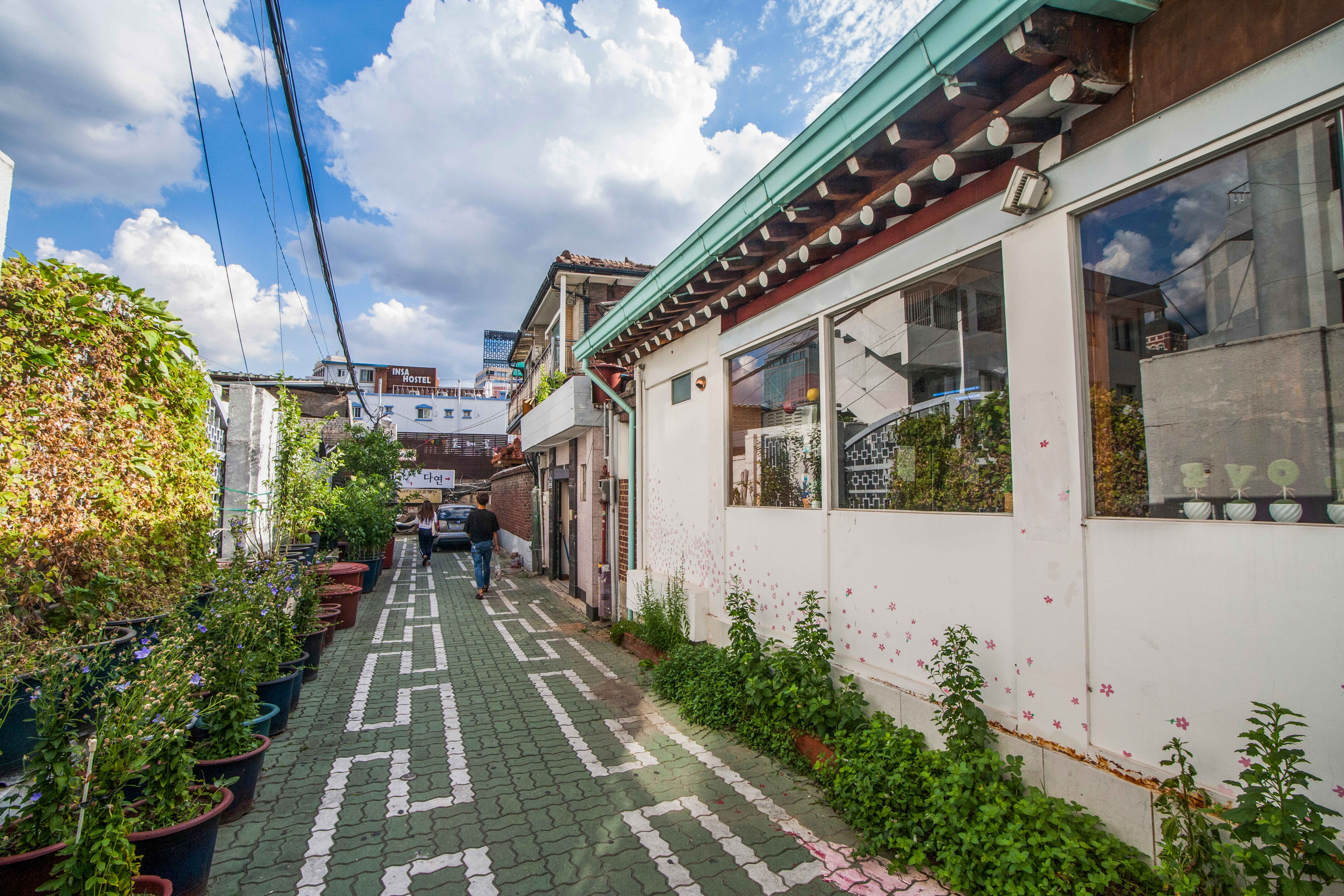 A traditional alley in Insadong, Seoul, lined with hanok and small shops, exuding Korean charm.